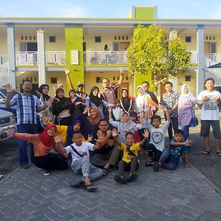 R3 Brawijaya Homestay Banyuwangi  Buitenkant foto