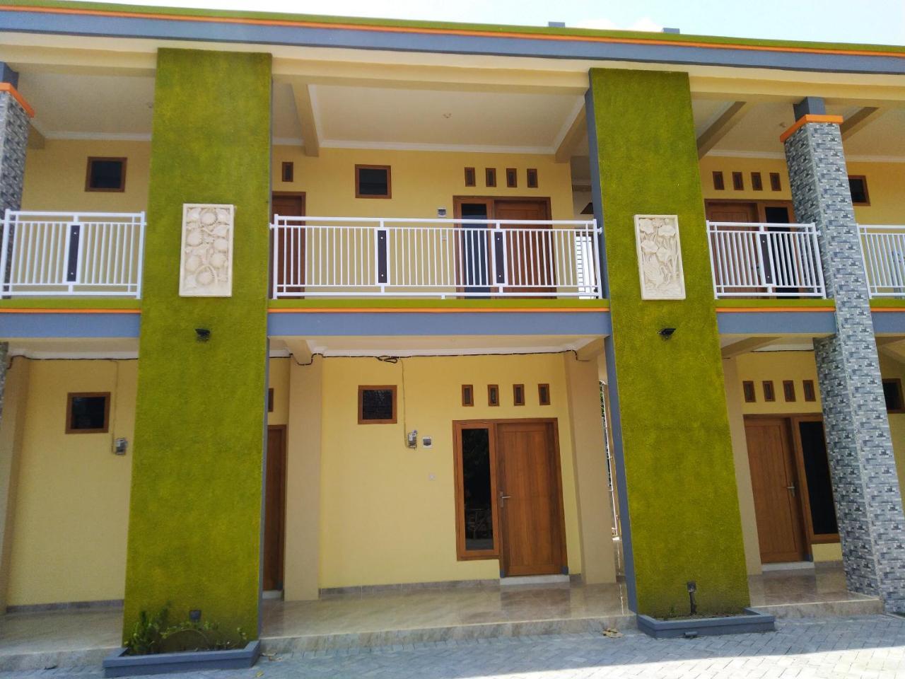 R3 Brawijaya Homestay Banyuwangi  Buitenkant foto
