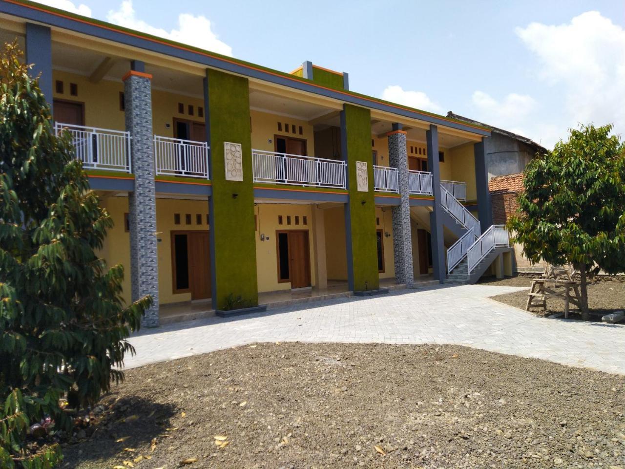 R3 Brawijaya Homestay Banyuwangi  Buitenkant foto