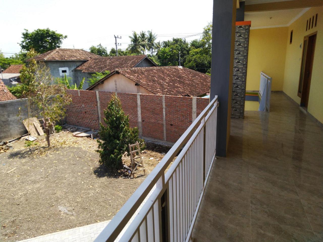 R3 Brawijaya Homestay Banyuwangi  Buitenkant foto
