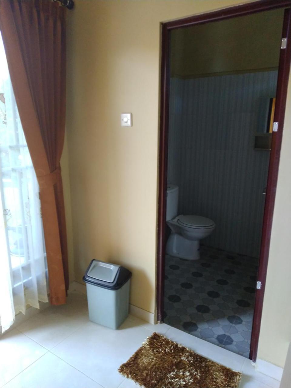 R3 Brawijaya Homestay Banyuwangi  Buitenkant foto