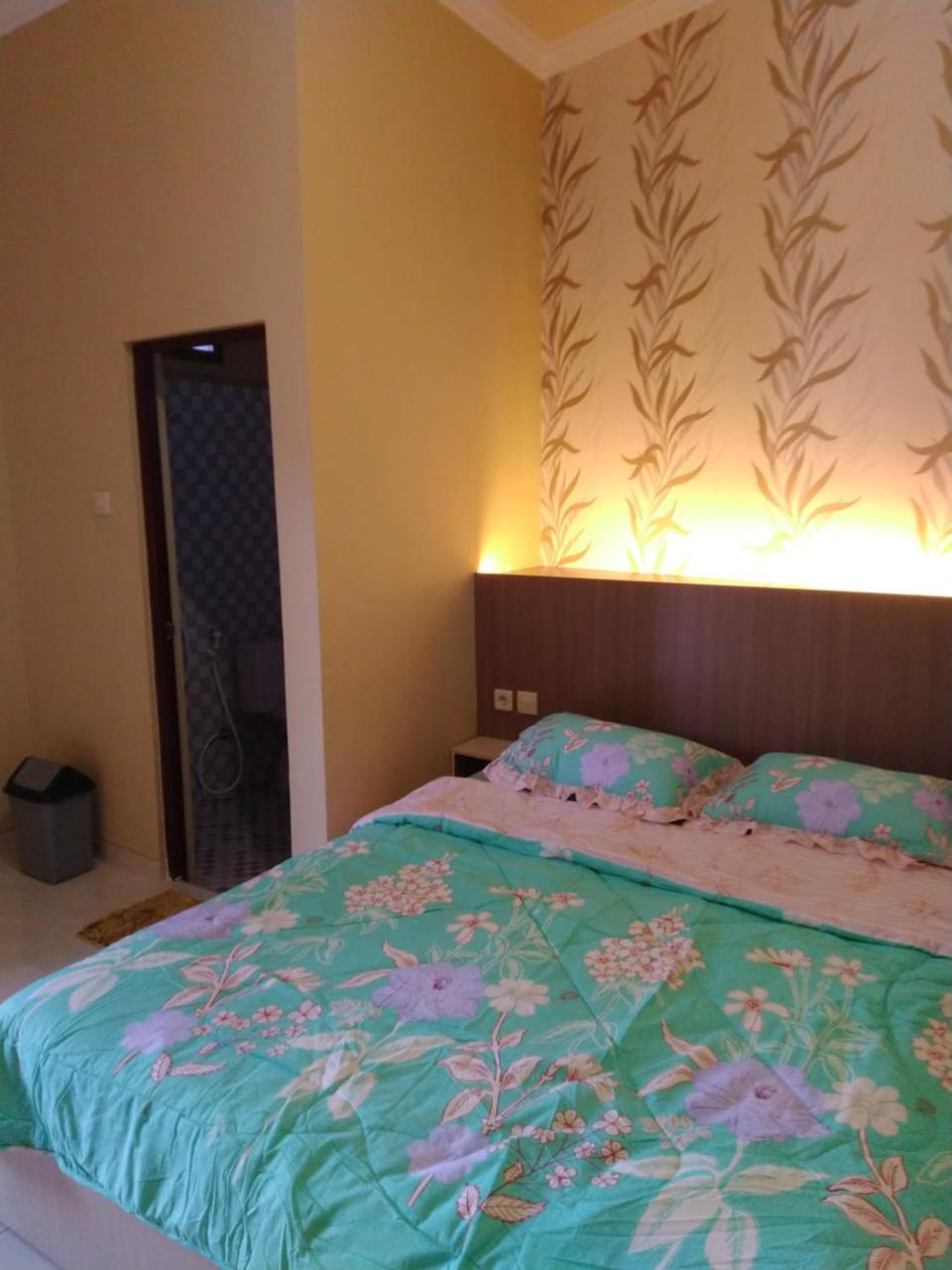 R3 Brawijaya Homestay Banyuwangi  Buitenkant foto