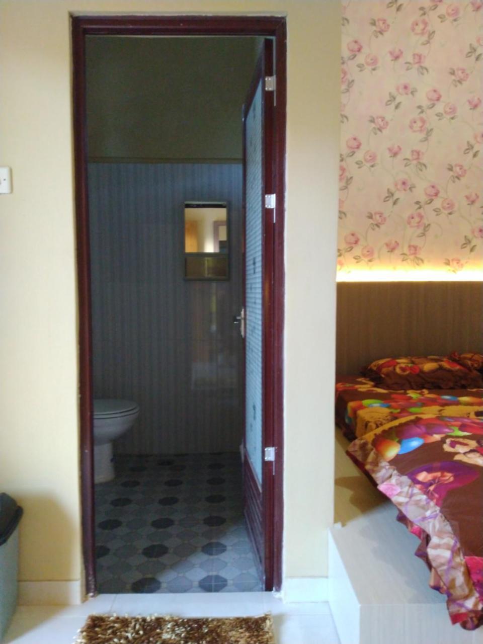 R3 Brawijaya Homestay Banyuwangi  Buitenkant foto