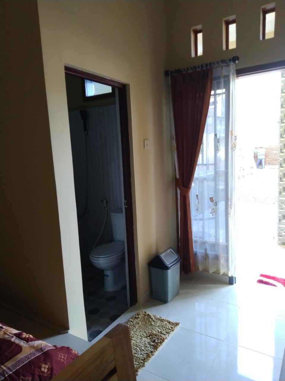 R3 Brawijaya Homestay Banyuwangi  Buitenkant foto