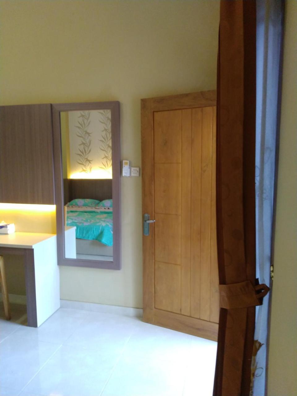 R3 Brawijaya Homestay Banyuwangi  Buitenkant foto