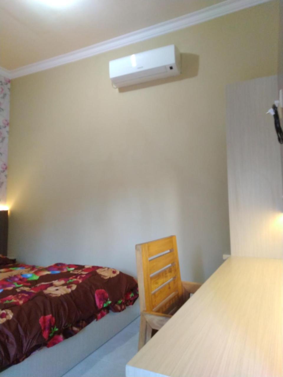 R3 Brawijaya Homestay Banyuwangi  Buitenkant foto