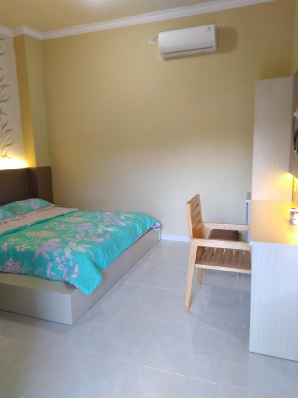 R3 Brawijaya Homestay Banyuwangi  Buitenkant foto