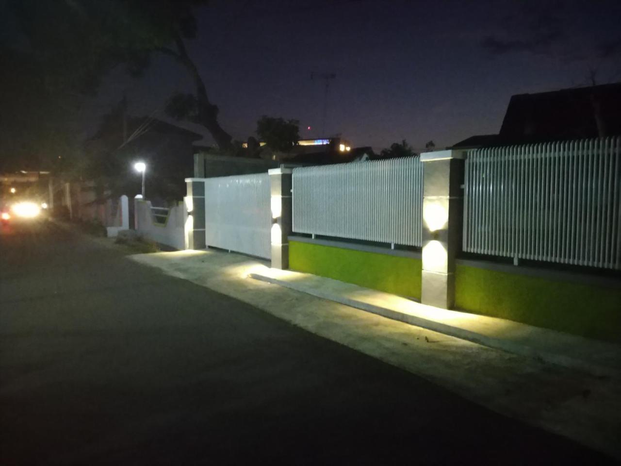 R3 Brawijaya Homestay Banyuwangi  Buitenkant foto