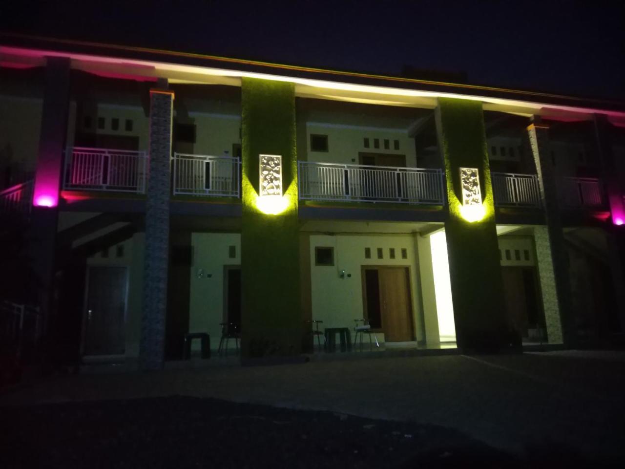 R3 Brawijaya Homestay Banyuwangi  Buitenkant foto