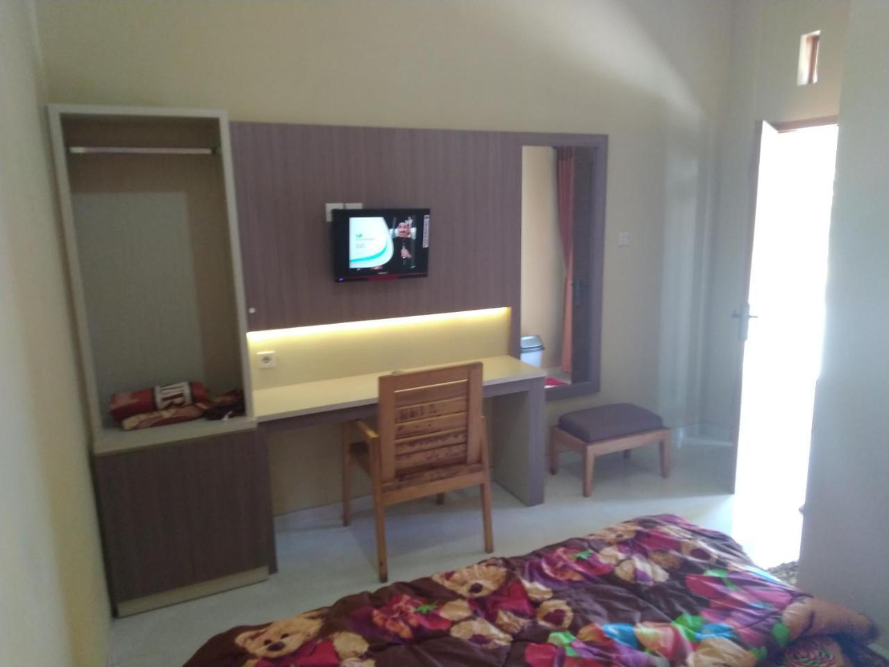 R3 Brawijaya Homestay Banyuwangi  Buitenkant foto