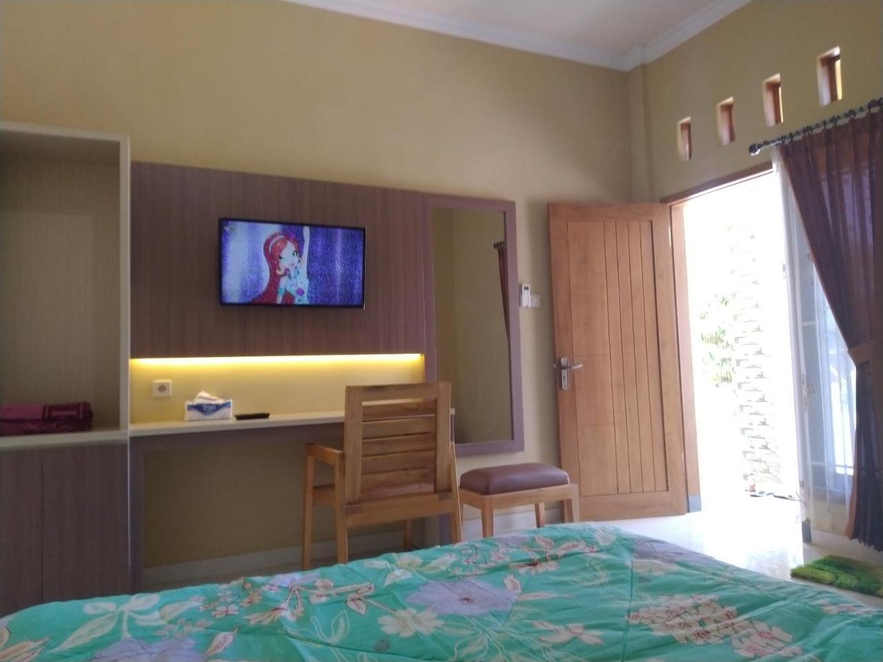R3 Brawijaya Homestay Banyuwangi  Buitenkant foto