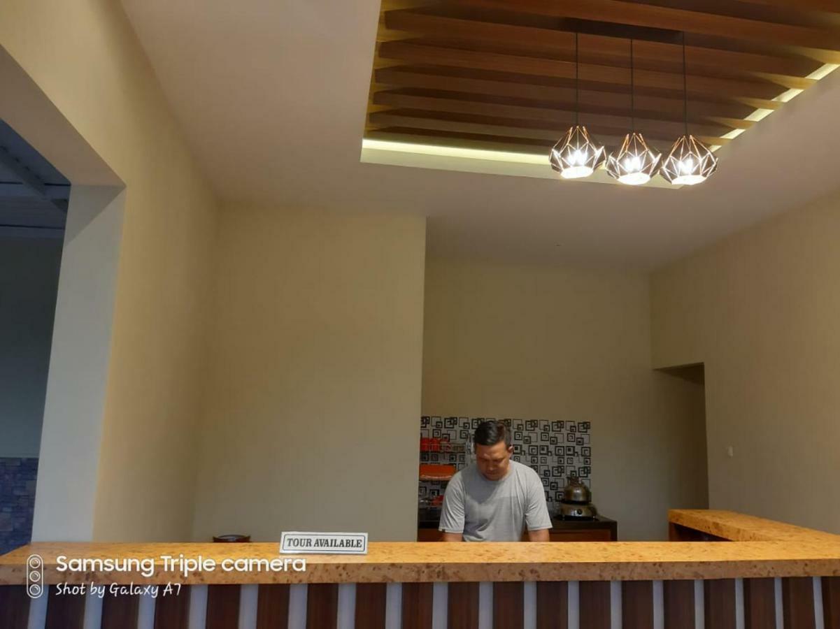 R3 Brawijaya Homestay Banyuwangi  Buitenkant foto