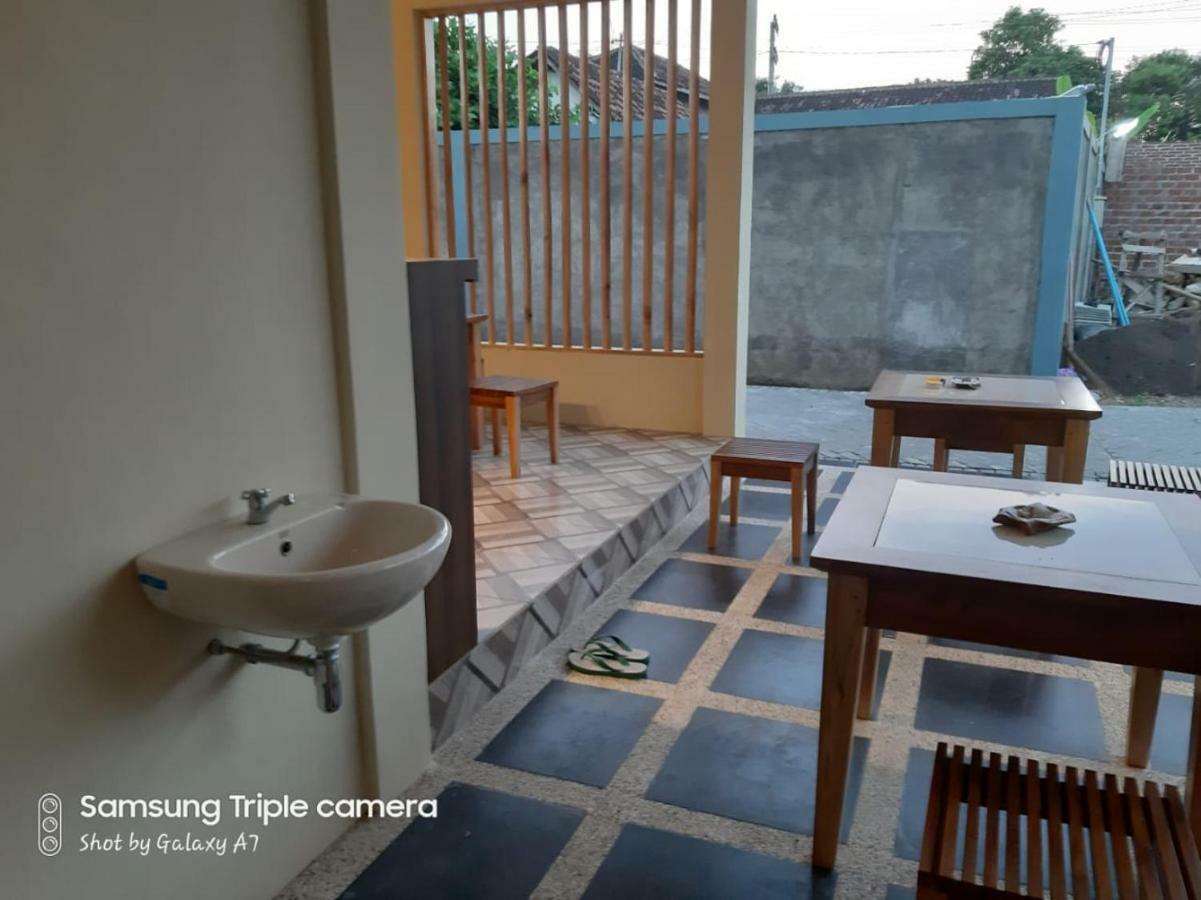 R3 Brawijaya Homestay Banyuwangi  Buitenkant foto