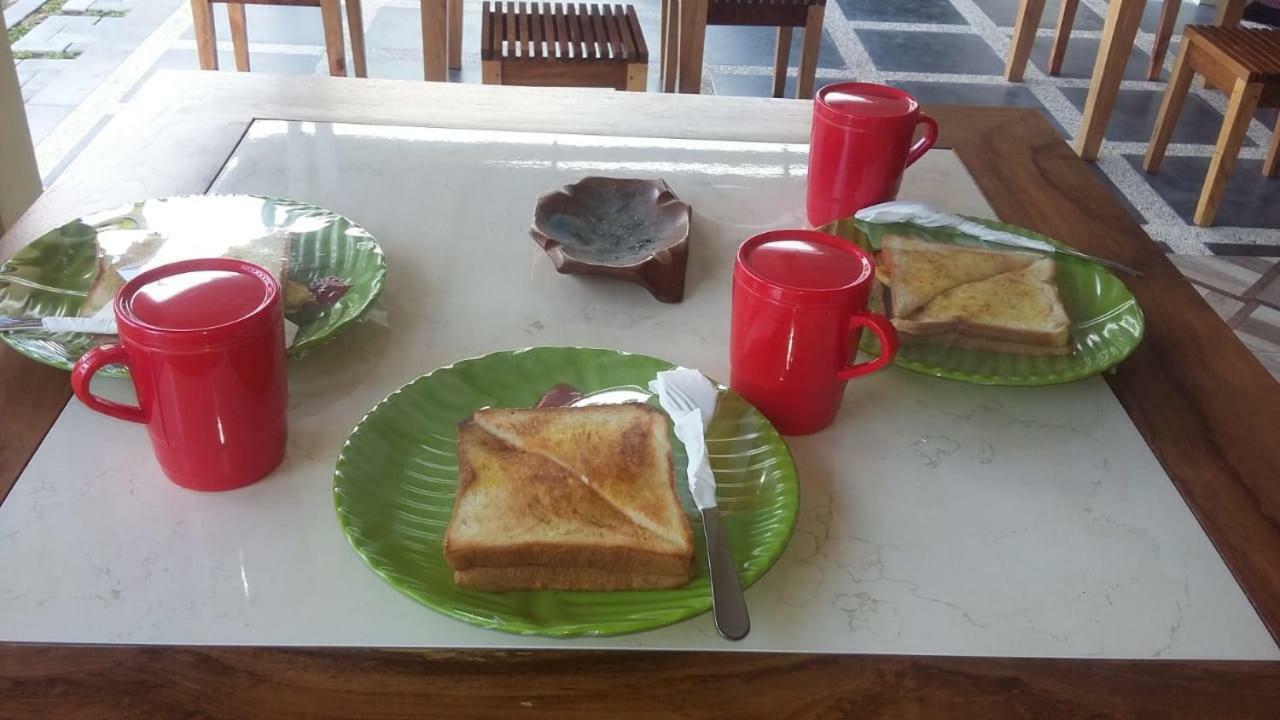 R3 Brawijaya Homestay Banyuwangi  Buitenkant foto