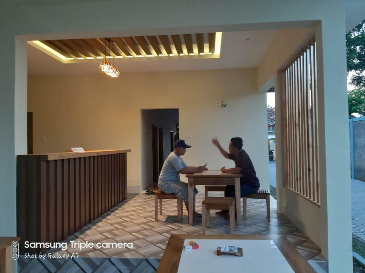 R3 Brawijaya Homestay Banyuwangi  Buitenkant foto