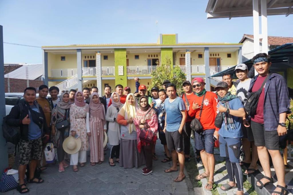 R3 Brawijaya Homestay Banyuwangi  Buitenkant foto