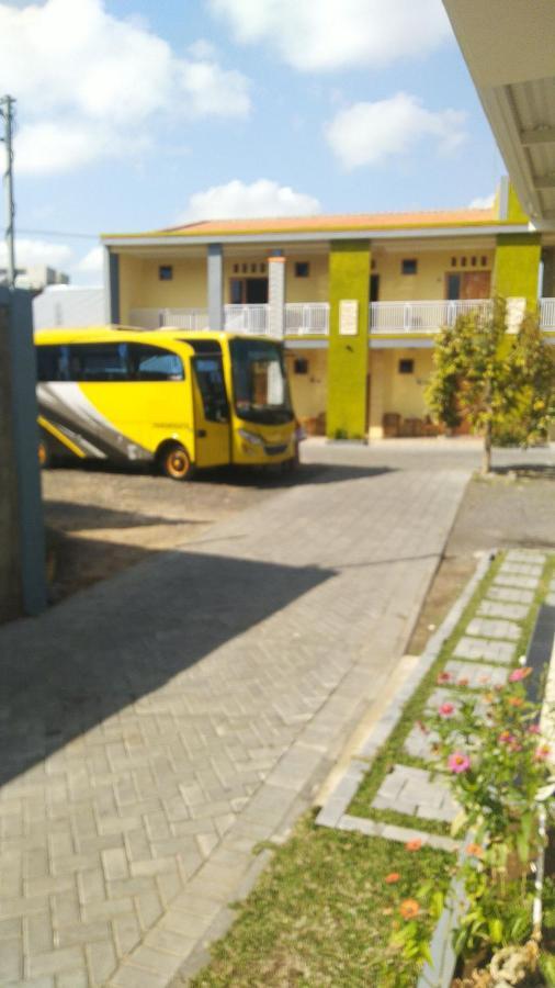 R3 Brawijaya Homestay Banyuwangi  Buitenkant foto