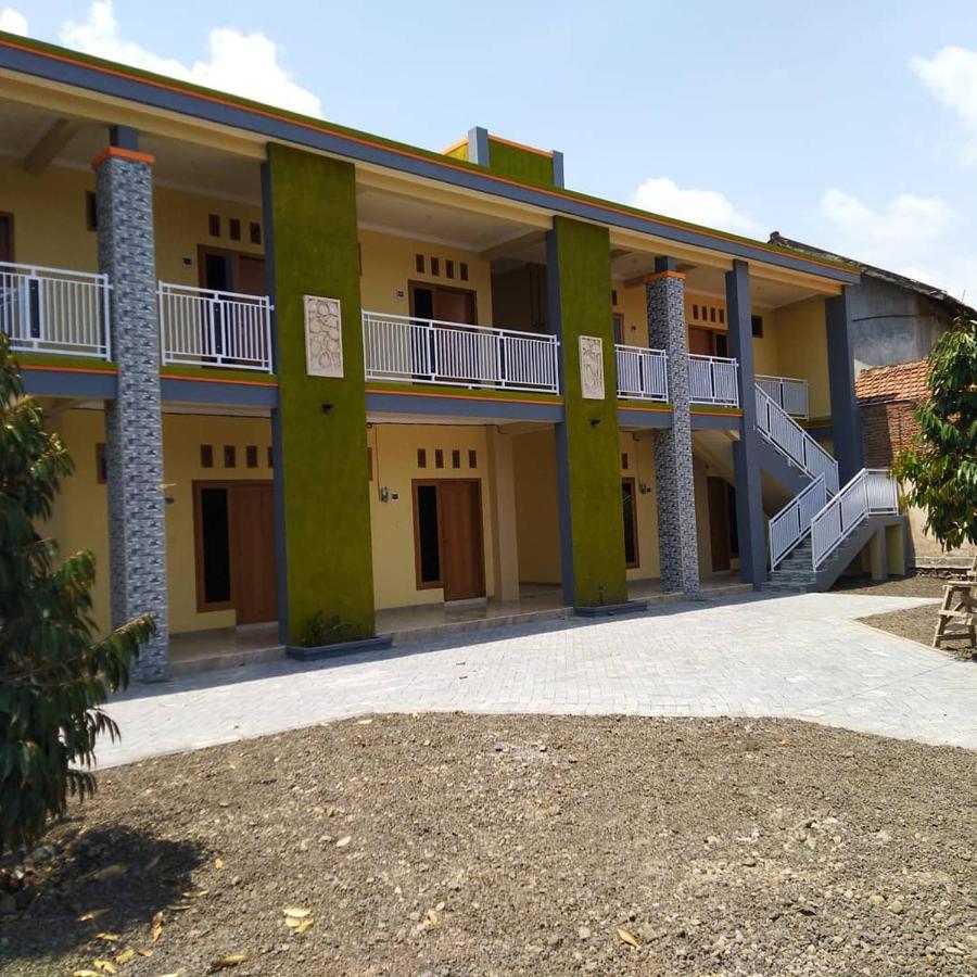 R3 Brawijaya Homestay Banyuwangi  Buitenkant foto